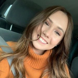 Meet your Posher, Monica